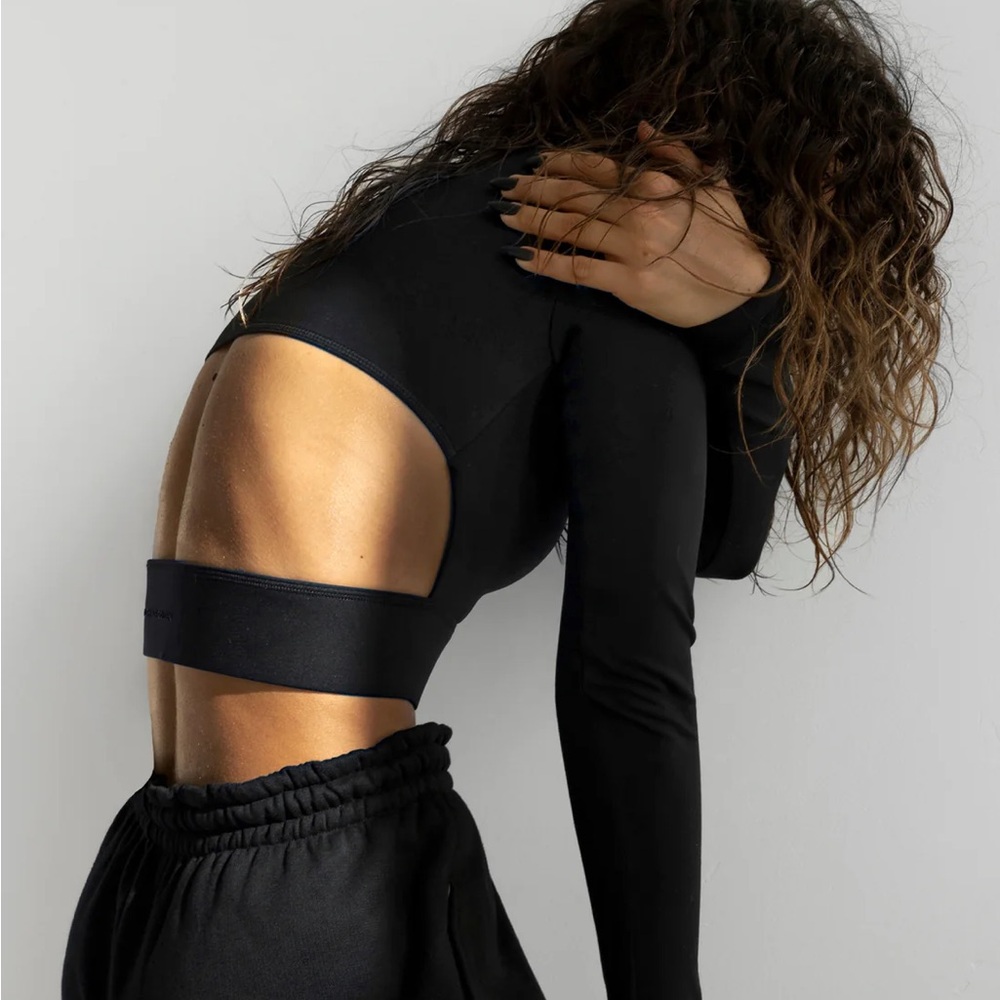NWT THE A.T.G SCULPT™ CUTOUT LONG SLEEVE - BUTTER BLACK